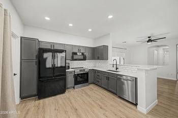 5207 Paradise Dr, Glendale, AZ 85304