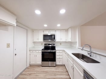 5208 E Tamblo Dr, Phoenix, AZ 85044