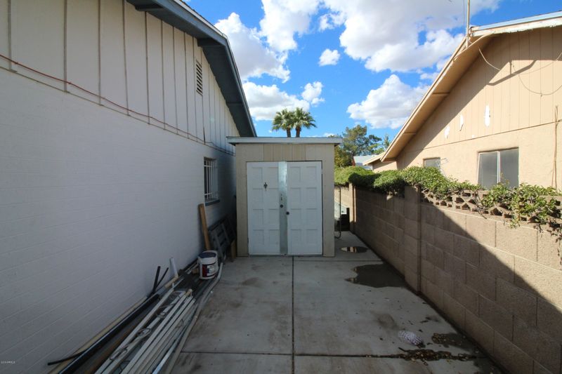 5208 N 68th Ave, Glendale, AZ 85303