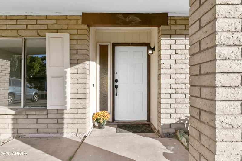 5208 Shangri La Rd, Glendale, AZ 85304