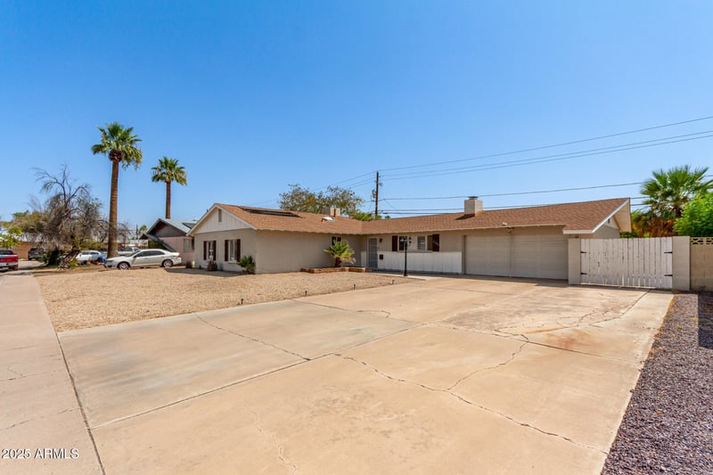 5209 61st Dr, Glendale, AZ 85301