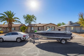 5209 Mauna Loa Ln, Glendale, AZ 85306