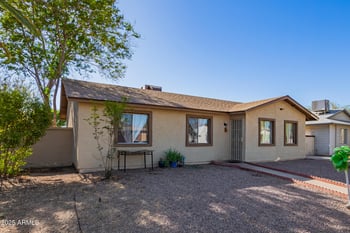 5209 Mauna Loa Ln, Glendale, AZ 85306