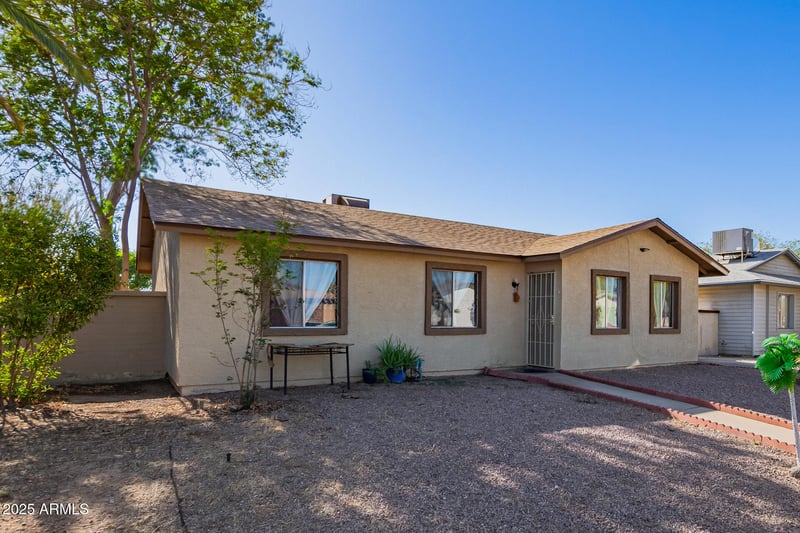 5209 Mauna Loa Ln, Glendale, AZ 85306