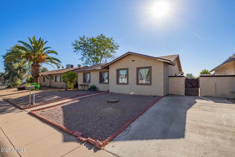 5209 Mauna Loa Ln, Glendale, AZ 85306
