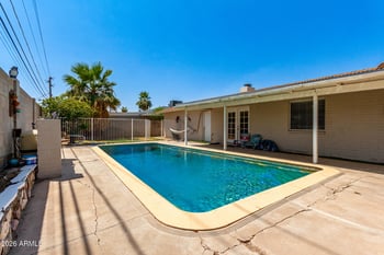 5209 61 Dr, Glendale, AZ 85301