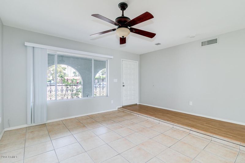 5209 W Harmont Dr, Glendale, AZ 85302
