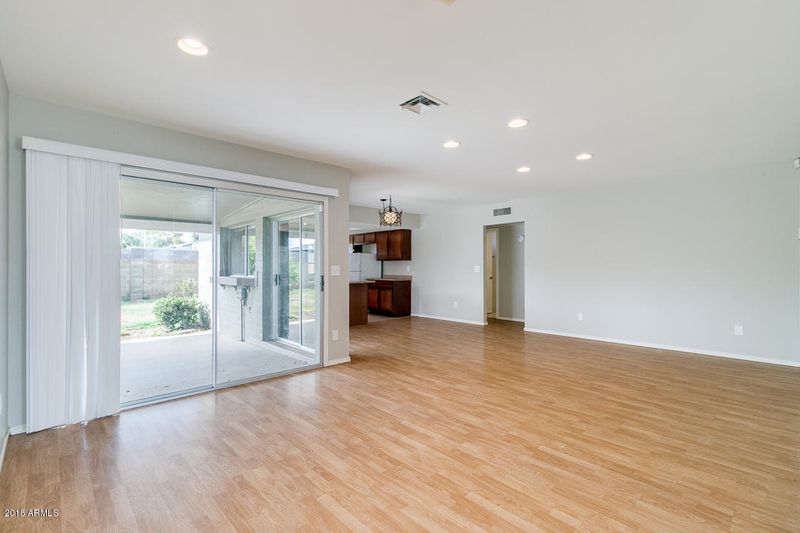 5209 W Harmont Dr, Glendale, AZ 85302