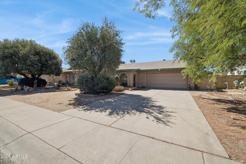 5209 Las Palmaritas Dr, Glendale, AZ 85302