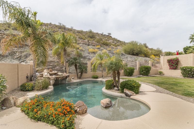 521 E Brookwood Ct, Phoenix, AZ 85048
