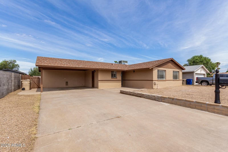 5210 Sanna St, Glendale, AZ 85302