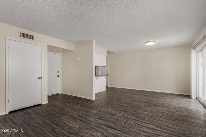 5210 Sanna St, Glendale, AZ 85302