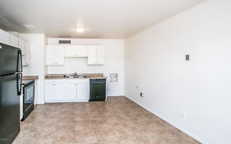 5211 S 46th St, Phoenix, AZ 85040