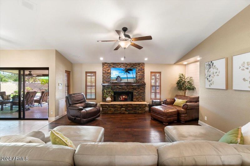5213 W Soft Wind Dr, Glendale, AZ 85310