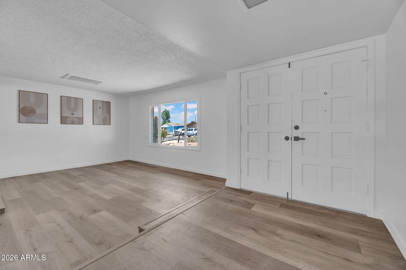 5215 W Hearn Rd, Glendale, AZ 85306