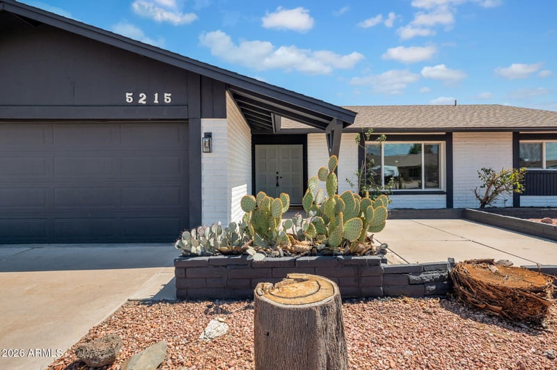 5215 W Hearn Rd, Glendale, AZ 85306
