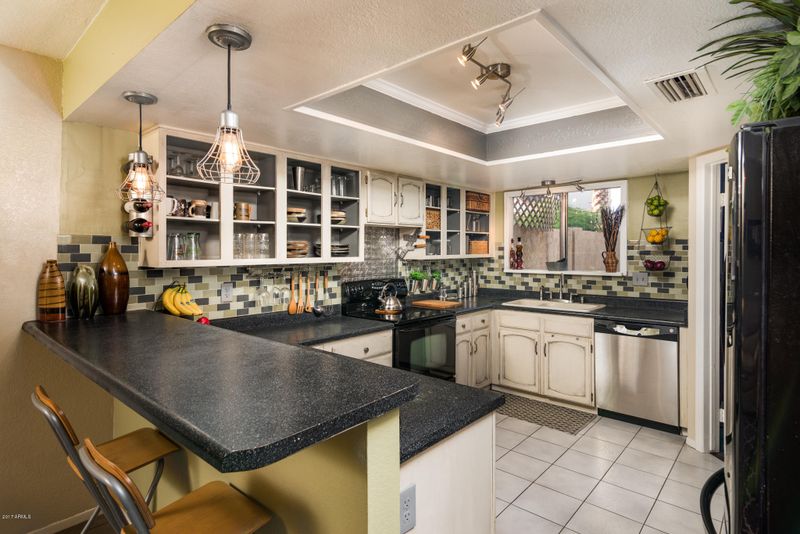 522 E Topeka Dr, Phoenix, AZ 85024
