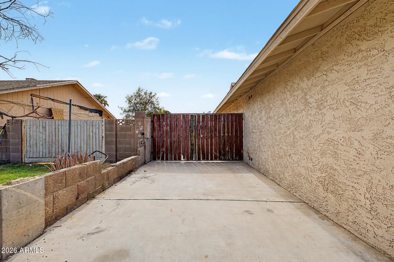 5220 N 68th Ave, Glendale, AZ 85303