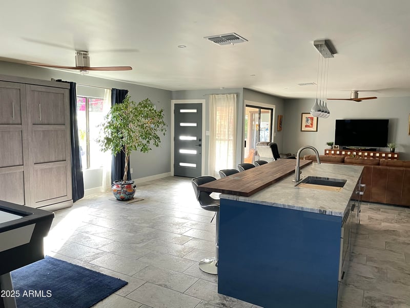 5220 Tunder Cir, Phoenix, AZ 85044