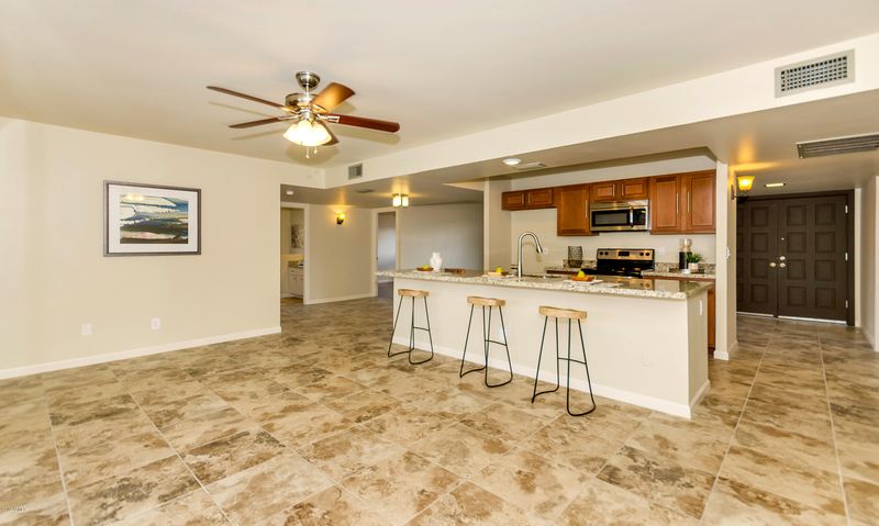 5220 W Hearn Rd, Glendale, AZ 85306