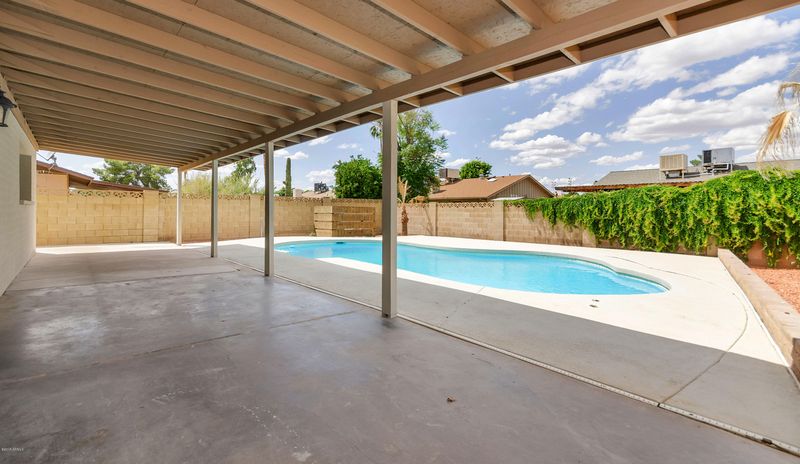 5220 W Hearn Rd, Glendale, AZ 85306