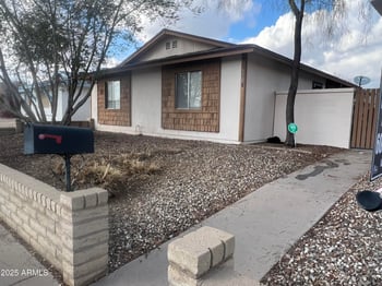 5220 W Mauna Loa Ln, Glendale, AZ 85306