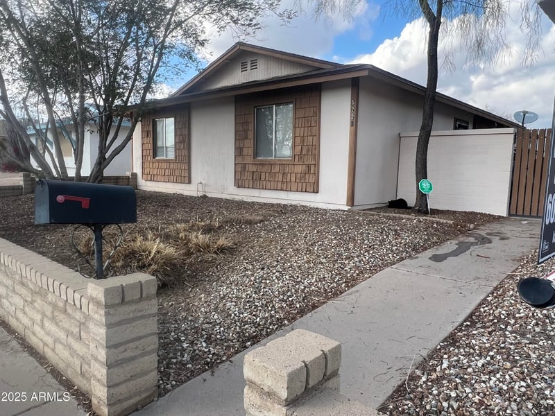 5220 W Mauna Loa Ln, Glendale, AZ 85306