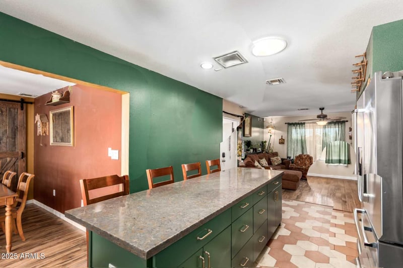5221 Columbine Dr, Glendale, AZ 85304