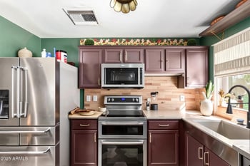 5221 Columbine Dr, Glendale, AZ 85304