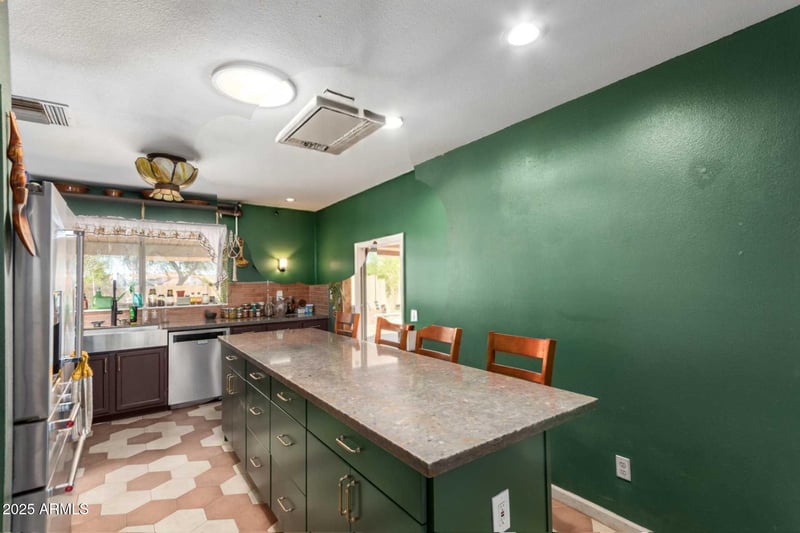 5221 Columbine Dr, Glendale, AZ 85304