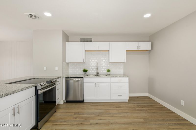 5221 W Mauna Loa Ln, Glendale, AZ 85306