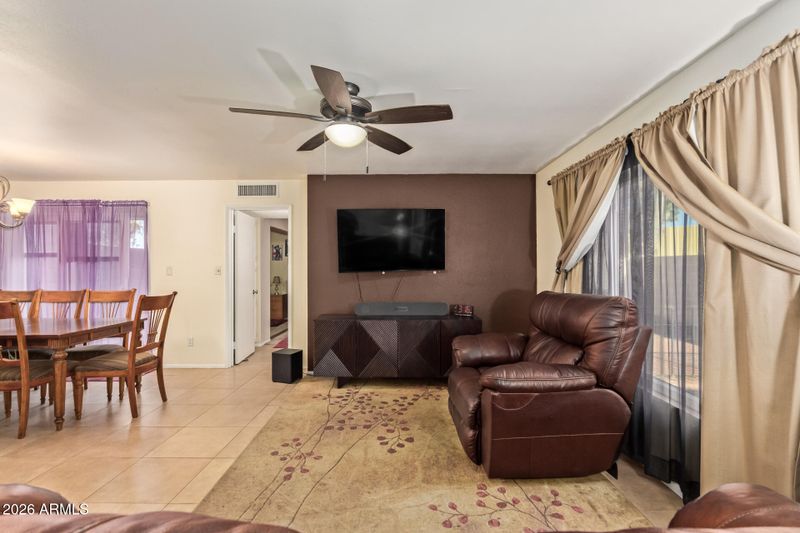 5222 E Tamblo Dr, Phoenix, AZ 85044