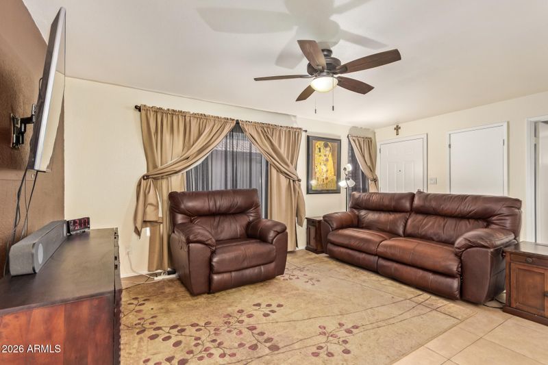 5222 E Tamblo Dr, Phoenix, AZ 85044