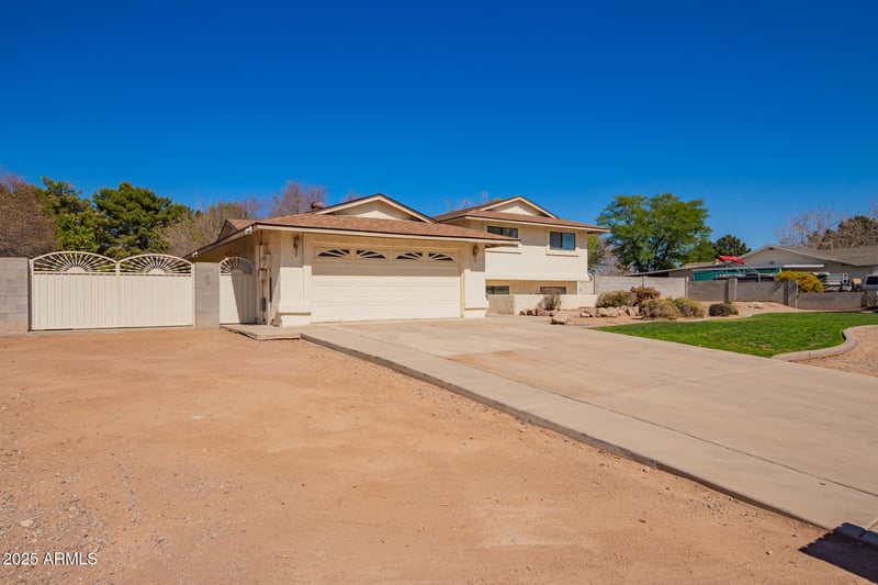 5226 W Tierra Buena Ln, Glendale, AZ 85306