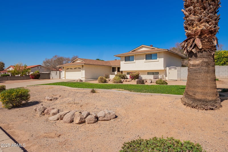 5226 W Tierra Buena Ln, Glendale, AZ 85306