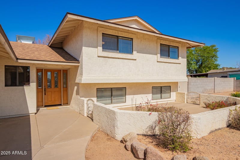 5226 W Tierra Buena Ln, Glendale, AZ 85306