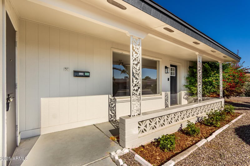 5228 Des Moines St, Mesa, AZ 85205