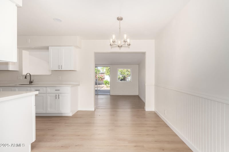 5228 Des Moines St, Mesa, AZ 85205