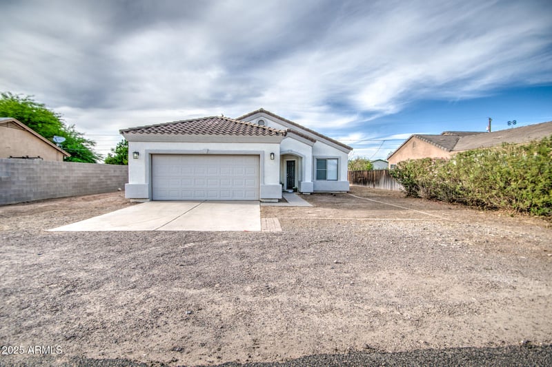 5230 Pony Track Ln, San Tan Valley, AZ 85140