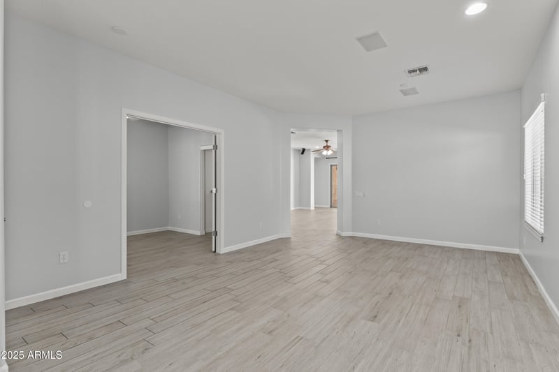 5231 Desert Hollow Dr, Phoenix, AZ 85083