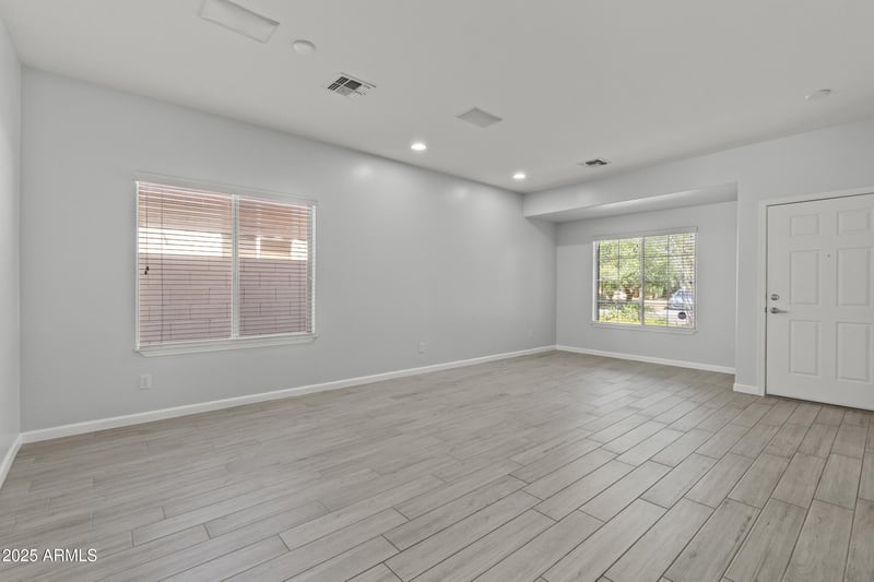5231 Desert Hollow Dr, Phoenix, AZ 85083
