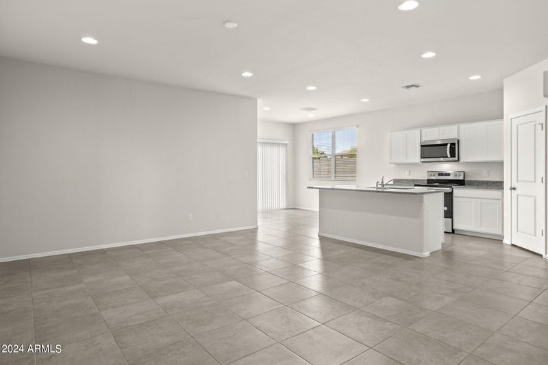5231 E Midnight Star Dr, San Tan Valley, AZ 85143