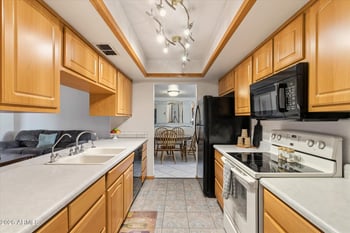 5231 Port Au Prince Ln, Glendale, AZ 85306