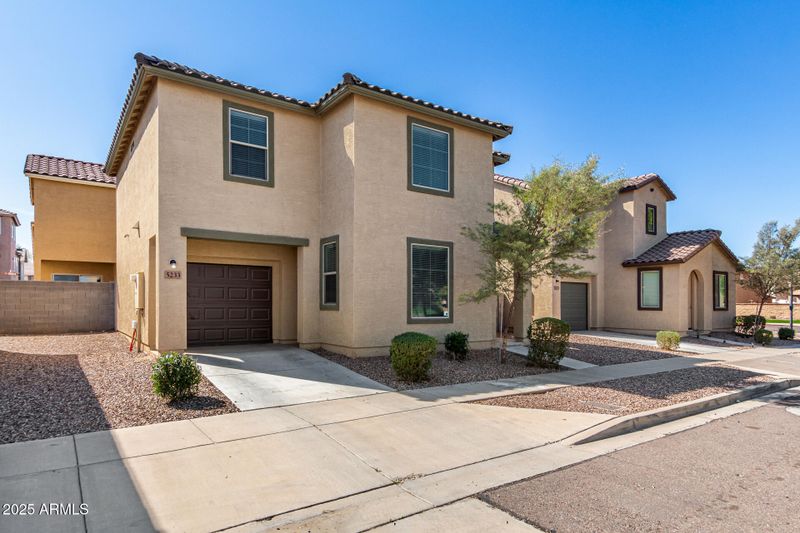 5233 W Albeniz Pl, Phoenix, AZ 85043