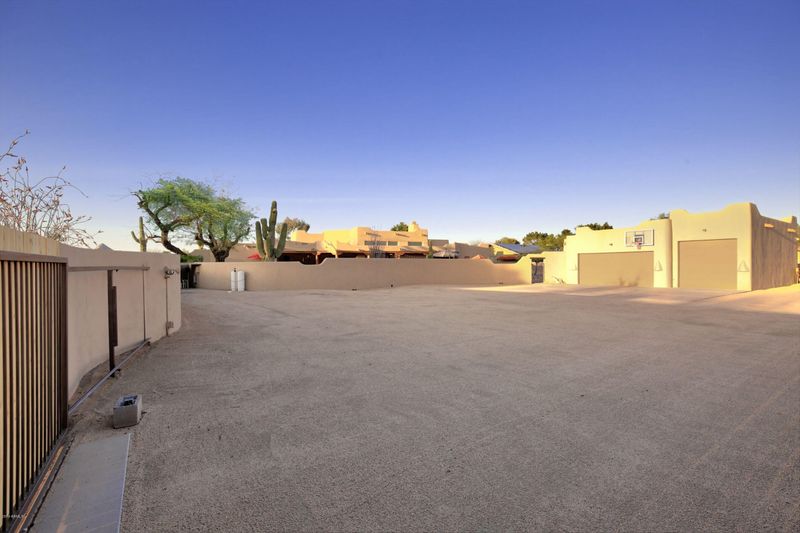 5235 W Soft Wind Dr, Glendale, AZ 85310