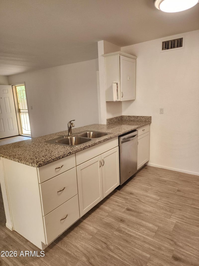 5236 W Peoria Ave #120, Glendale, AZ 85302