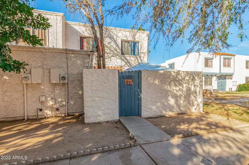 5237 N 42nd Dr, Phoenix, AZ 85019