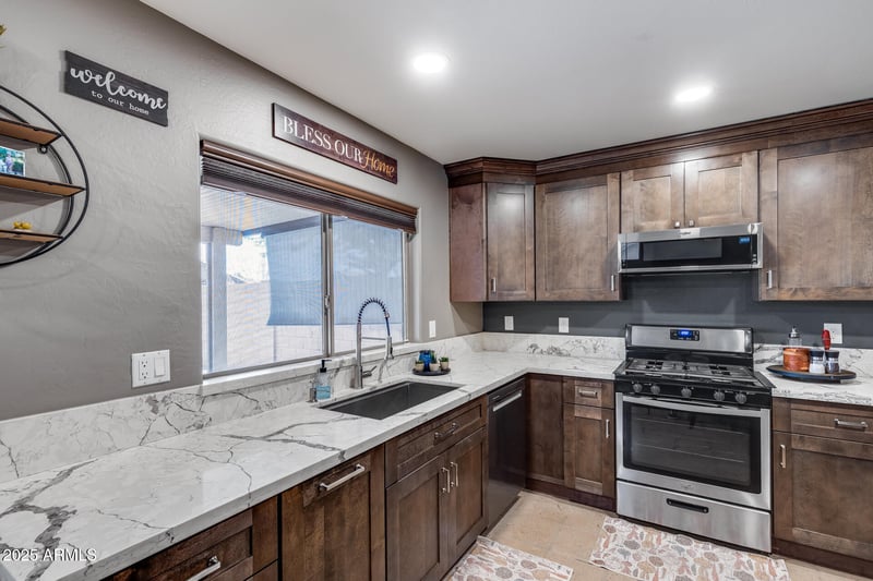 5238 Huntington Dr, Laveen, AZ 85339