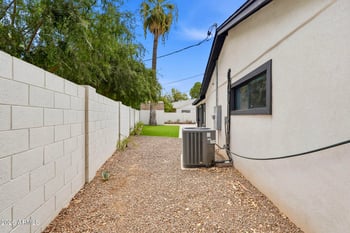 524 W Harmont Dr, Phoenix, AZ 85021