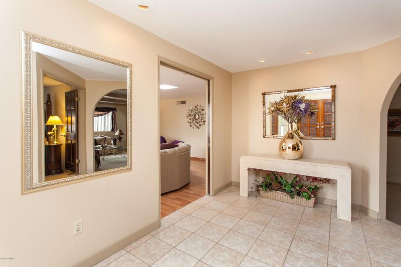 524 W Moon Valley Dr, Phoenix, AZ 85023